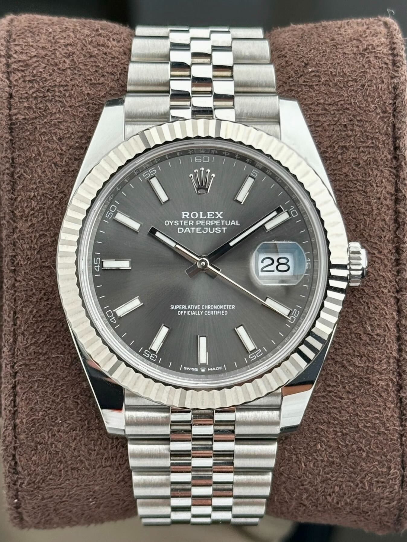 Rolex Datejust Gray Dial 41 mm Metal Bracelet Men's Watch (Ref. 030)