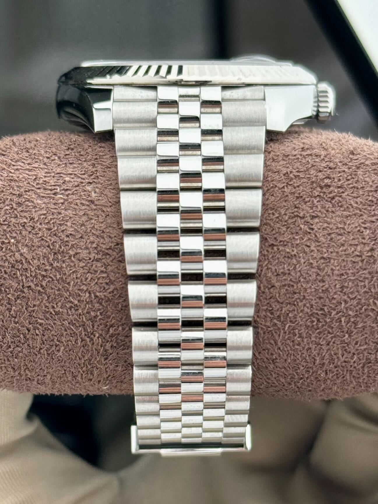 Rolex Datejust Gray Dial 41 mm Metal Bracelet Men's Watch (Ref. 030)
