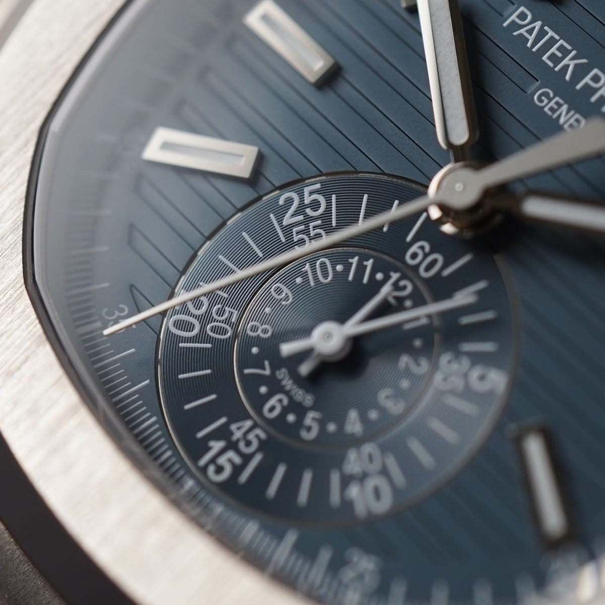 Patek Philippe Nautilus Blue Dial 41 mm Rubber Strap Men's Watch (Ref. V2)