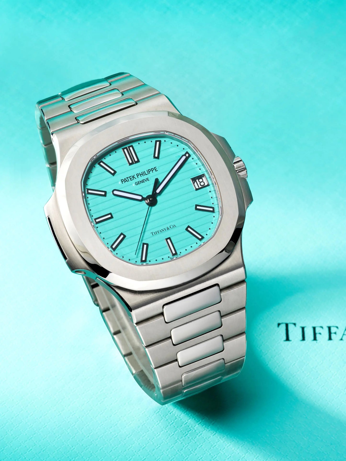 Patek Philippe Nautilus 41 mm Bracelet Men's Watch (Ref. V2)