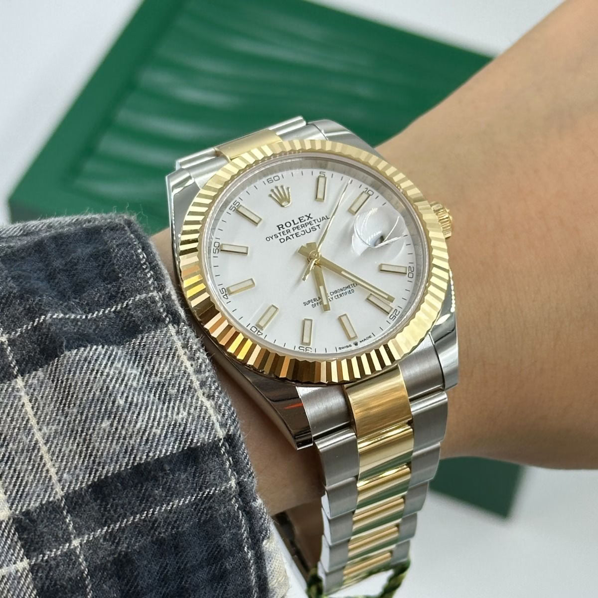 Rolex Datejust White Dial 41 mm Metal Bracelet Men's Watch (Ref. 077)