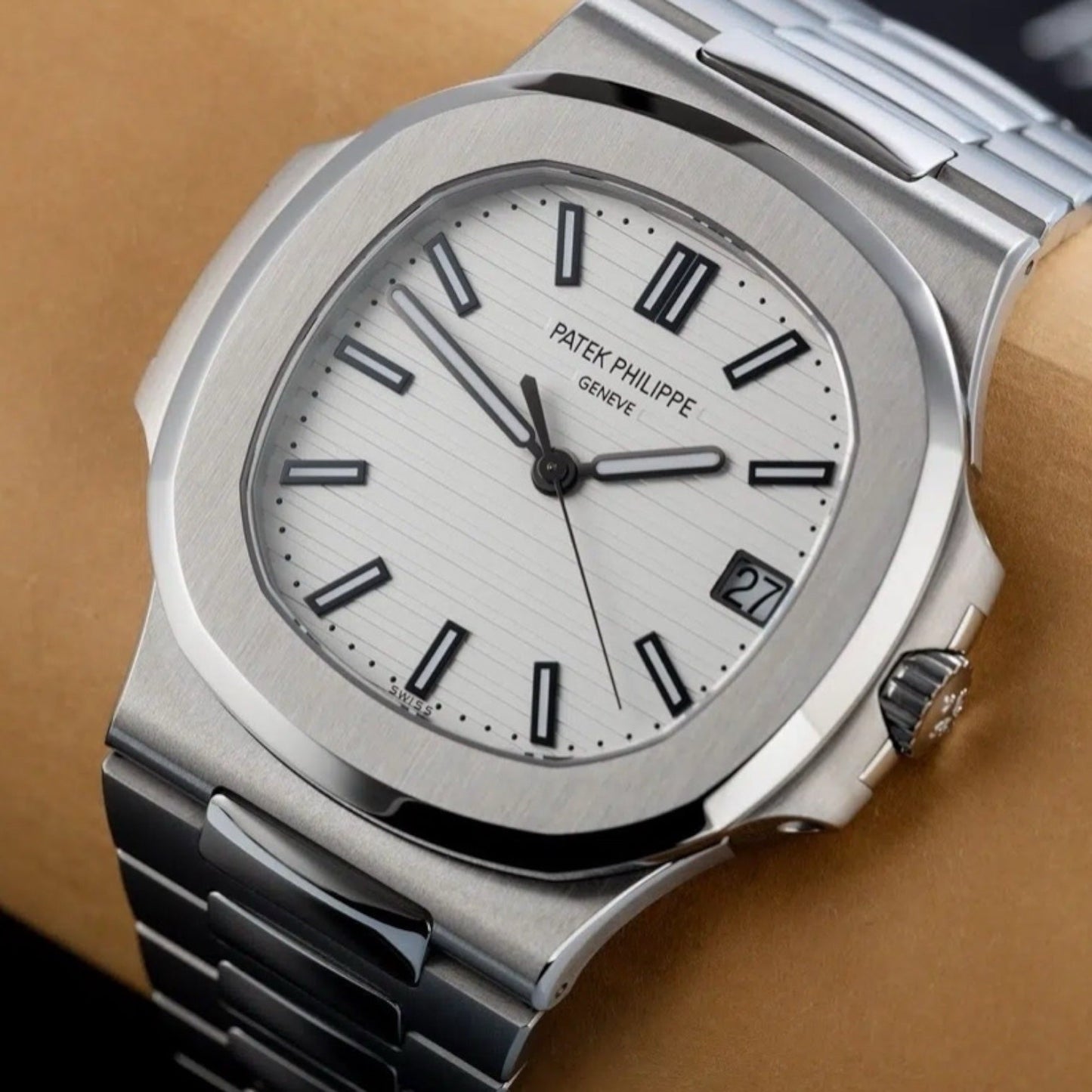 Patek Philippe Nautilus White Dial 41 mm Bracelet Men's Watch (Ref. V2)