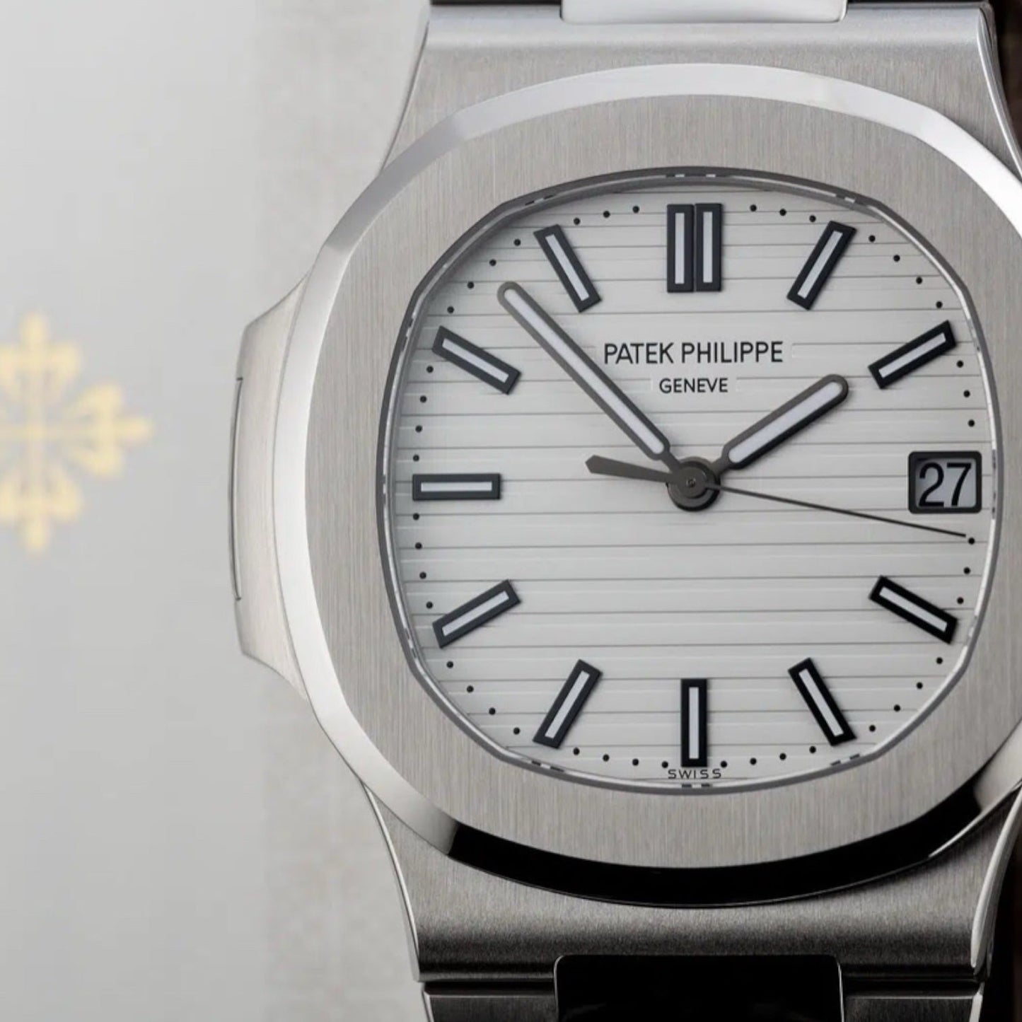 Patek Philippe Nautilus White Dial 41 mm Bracelet Men's Watch (Ref. V2)