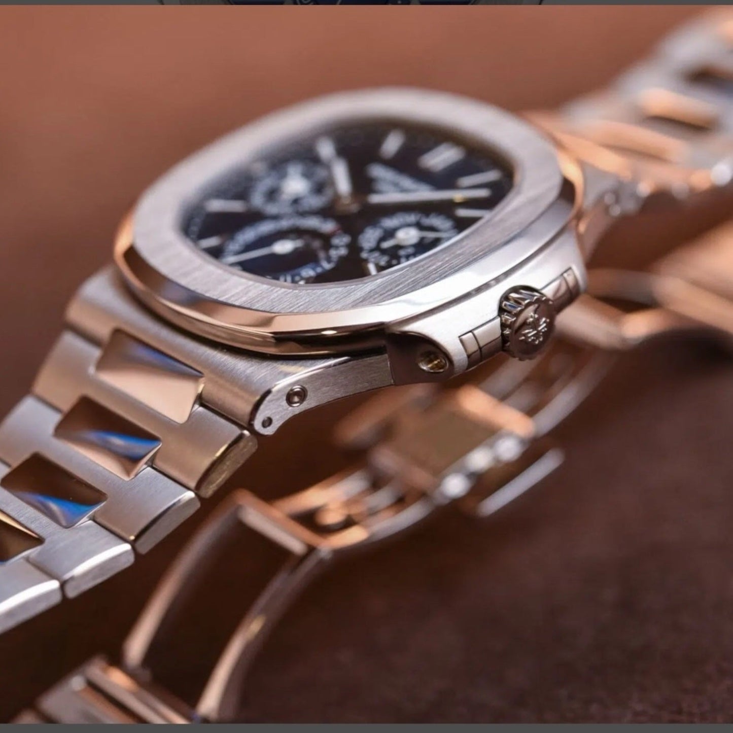Patek Philippe Nautilus Blue Dial 41 mm Bracelet Men's Watch (Ref. V1)