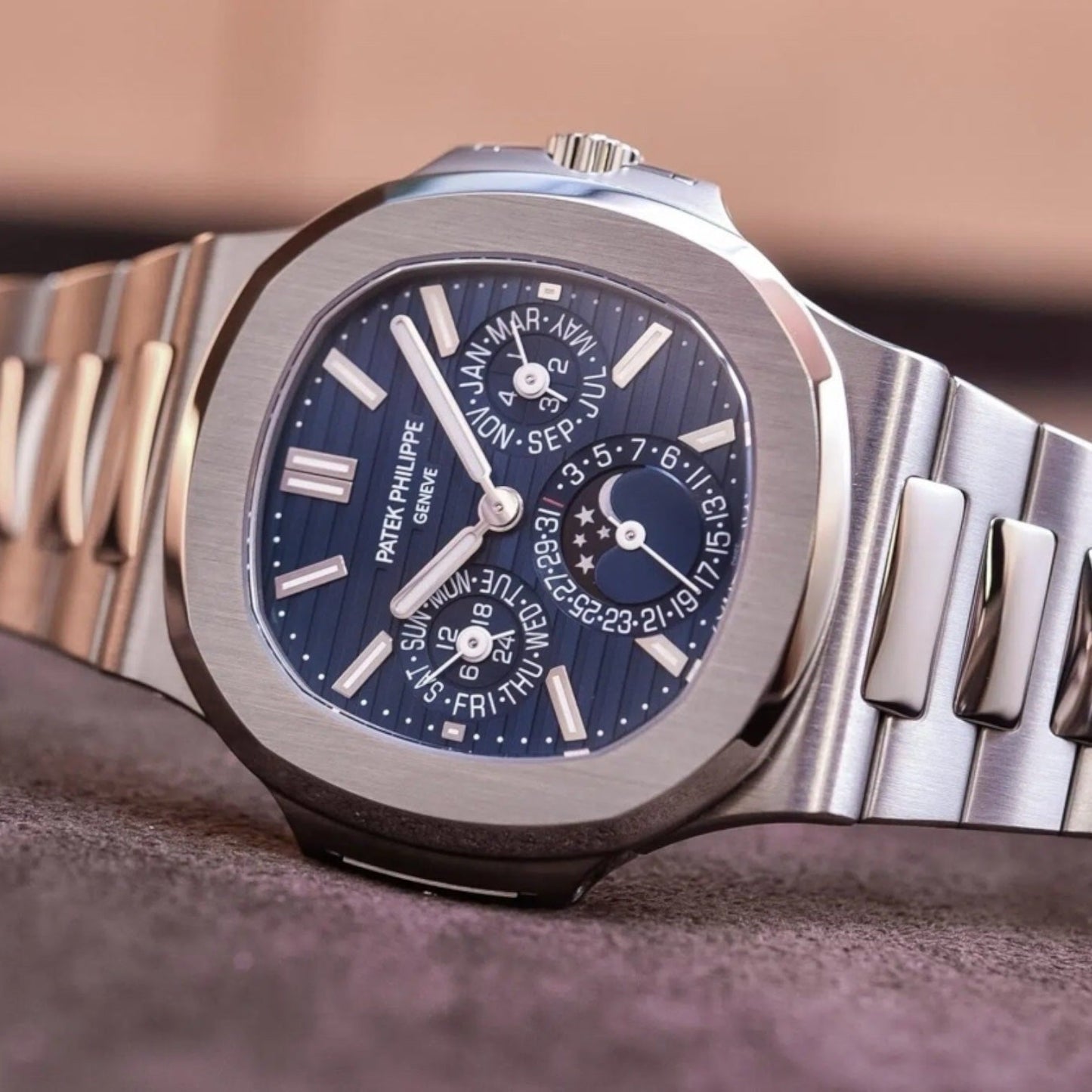 Patek Philippe Nautilus Blue Dial 41 mm Bracelet Men's Watch (Ref. V1)